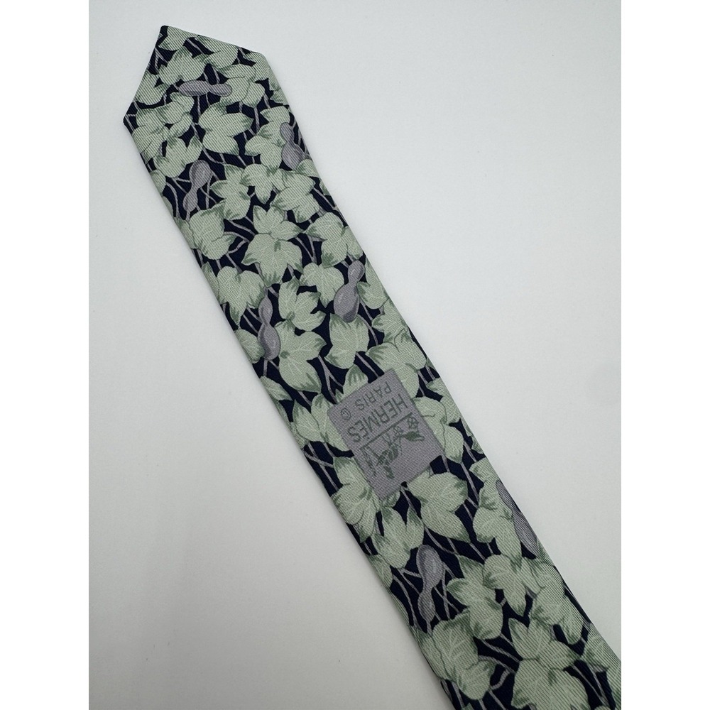 Hermès Paris Silk Tie Green Leaf Floral Pattern Navy Background Luxury - Picture 3 of 6
